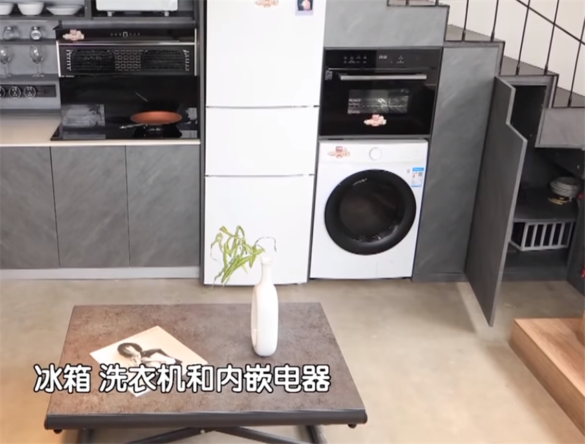 户型|北漂夫妻买下24㎡婚房,柱子4米宽,窗台就占户型面积一半