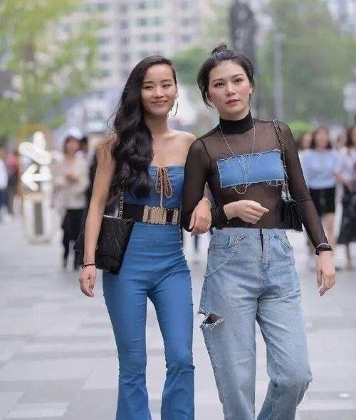 雪纺 蓝色露肩上衣搭配同色系打底裤,搭配合适风格,有意想不到的效果