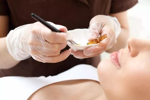 刷酸会导致皮肤变薄吗？不懂正确刷酸方式，难怪用完就烂脸