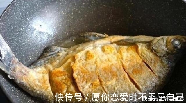 烹饪方法|不管炖什么鱼，都别放“它”，不然鱼腥味会锁里，汤难喝又浑浊