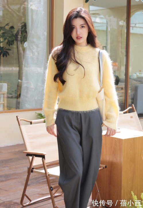 卷发 早春建议多穿“毛衣”,搭配阔腿裤的技巧+思路在这里,显瘦显高