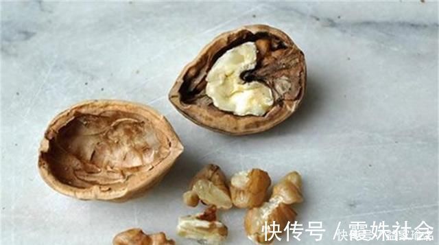 难题|养君子兰，添3“东西”，解决3“难题”，叶子常年油绿发亮