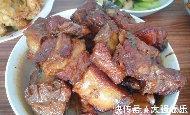 搭配|晒晒婆婆家的年夜饭,12道菜,荤素搭配有营养,简单好吃有味道