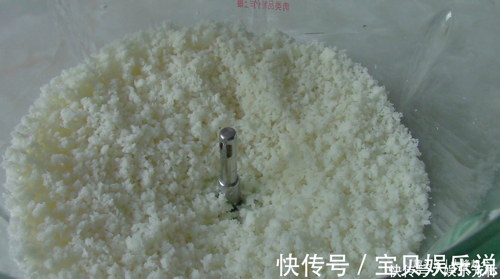 炸丸子有人放淀粉,有人放面粉,其实都不对,按照这个做法特别香