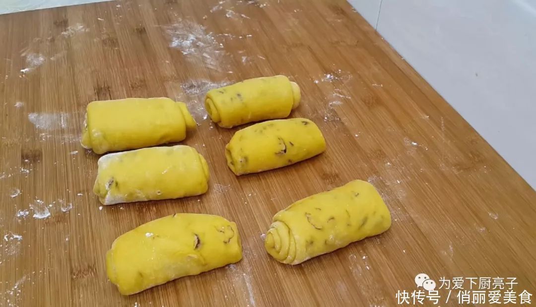 舌头状|面包新吃法,我家隔三差五做着吃,不用烤箱也能做,比蛋糕还好吃
