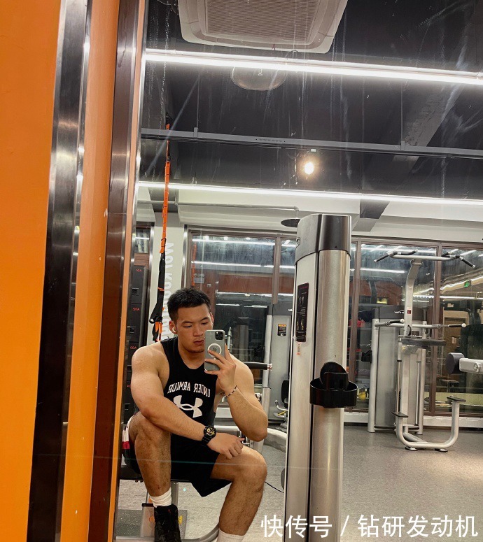 训练|又壮又帅的肌肉小哥,练就霸气麒麟臂,荷尔蒙爆棚,男友力十足!