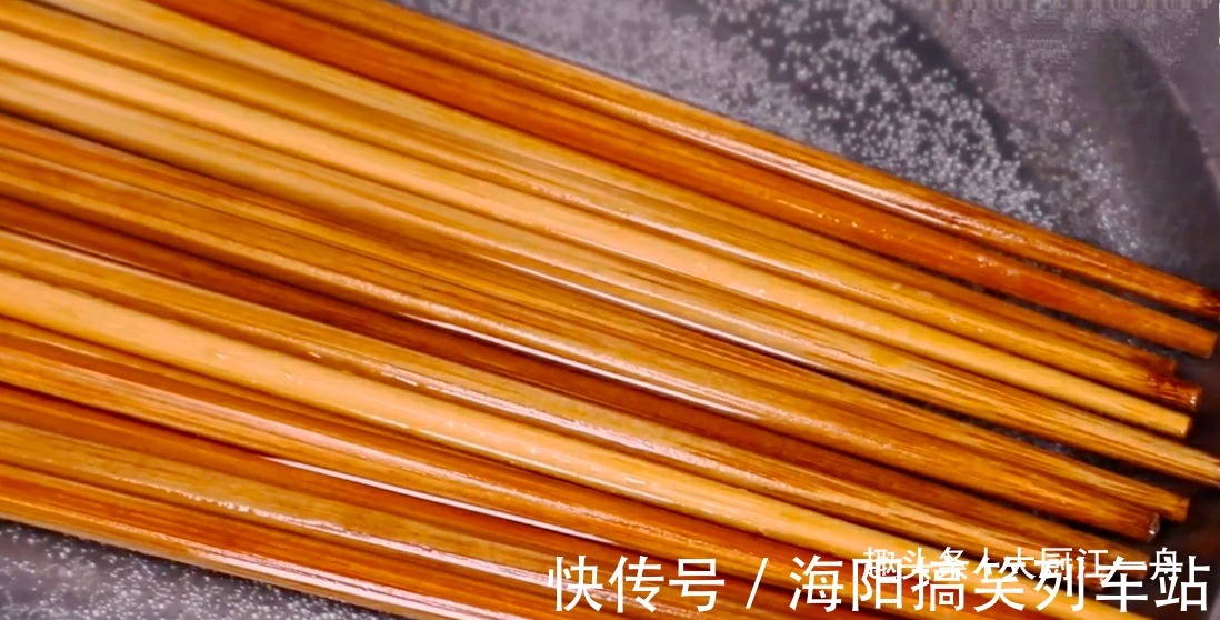 家中的筷子,用水煮已经过时了!大厨教你这样做,干净快速又卫生