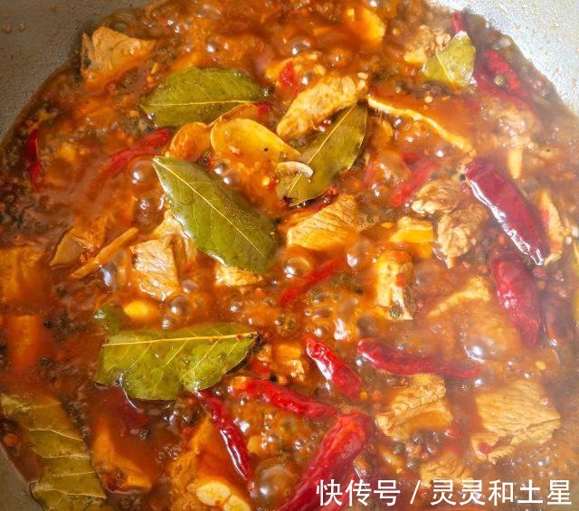 美食天下|十三香麻辣排骨，麻辣入味儿，好吃下饭！