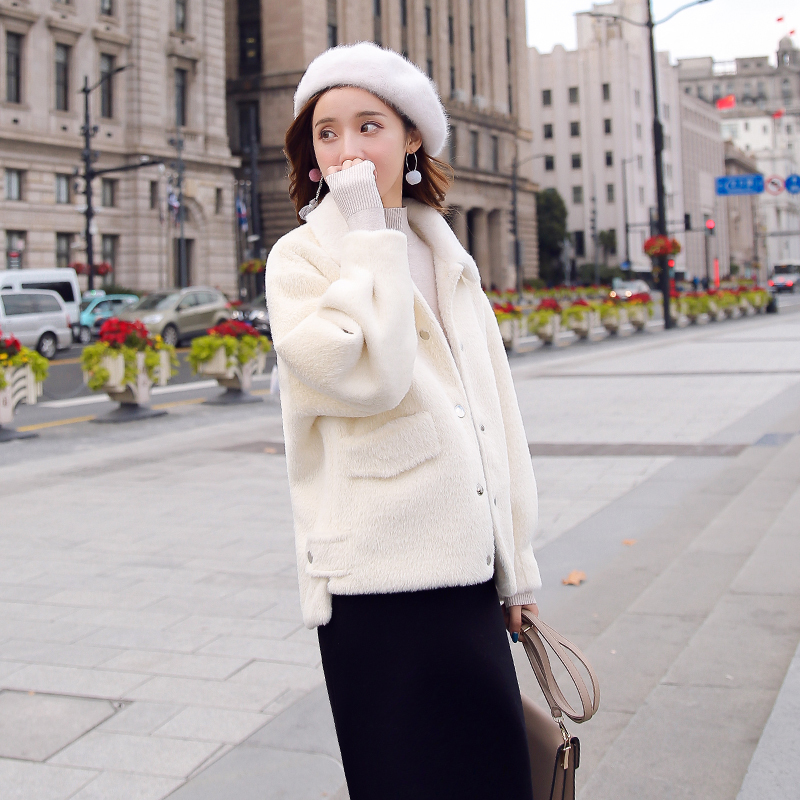 外套 毛衣过时了，今年流行这几款外套，适合7080后女人，穿上年轻9岁