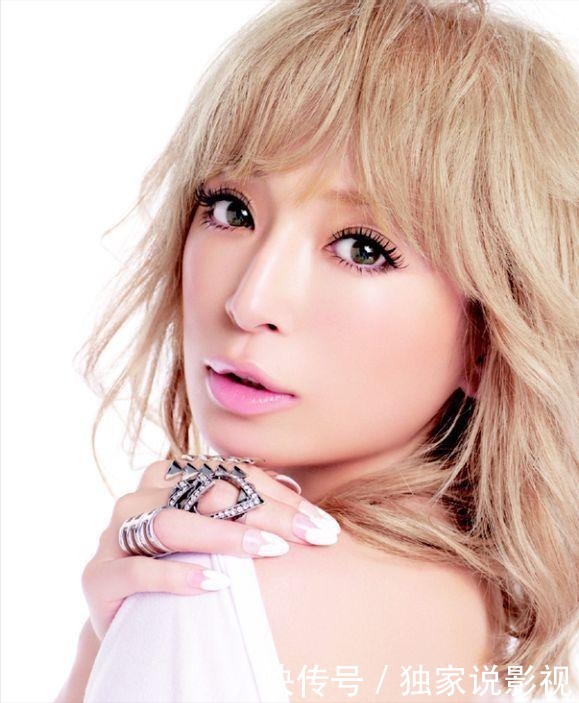 杨幂力挺周柯宇,起底INTO1成员的原公司,谁的背景更硬?