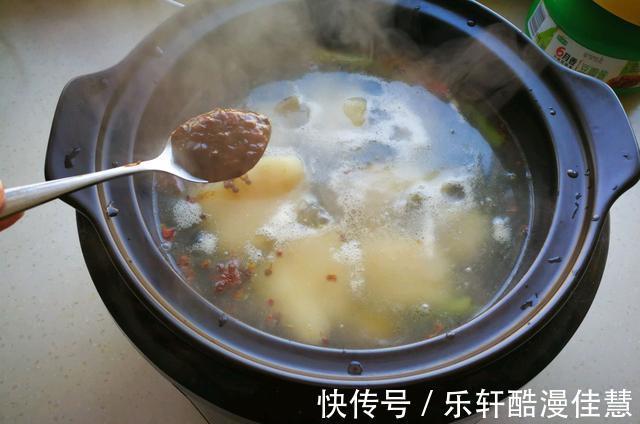 黄豆|买2个猪蹄，加上1把黄豆一焖，肥而不腻，好吃无腥味