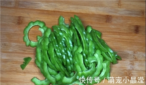 苦瓜的“苦源”在哪里?只要切掉这个部位,苦瓜好吃还不苦,厉害