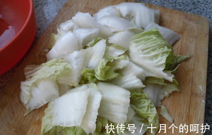 做醋溜白菜有讲究,记住醋溜汁的做法,脆爽味道香,比肉都下饭