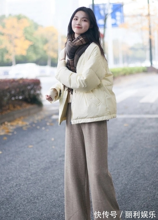 阔腿裤 为什么劝你穿羽绒服少配打底裤,看看今年流行的这4条裤子,多美
