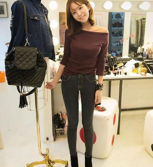 线条|紧致身材牛仔裤小姐姐,完美展示优美线条,大长腿纤细养眼