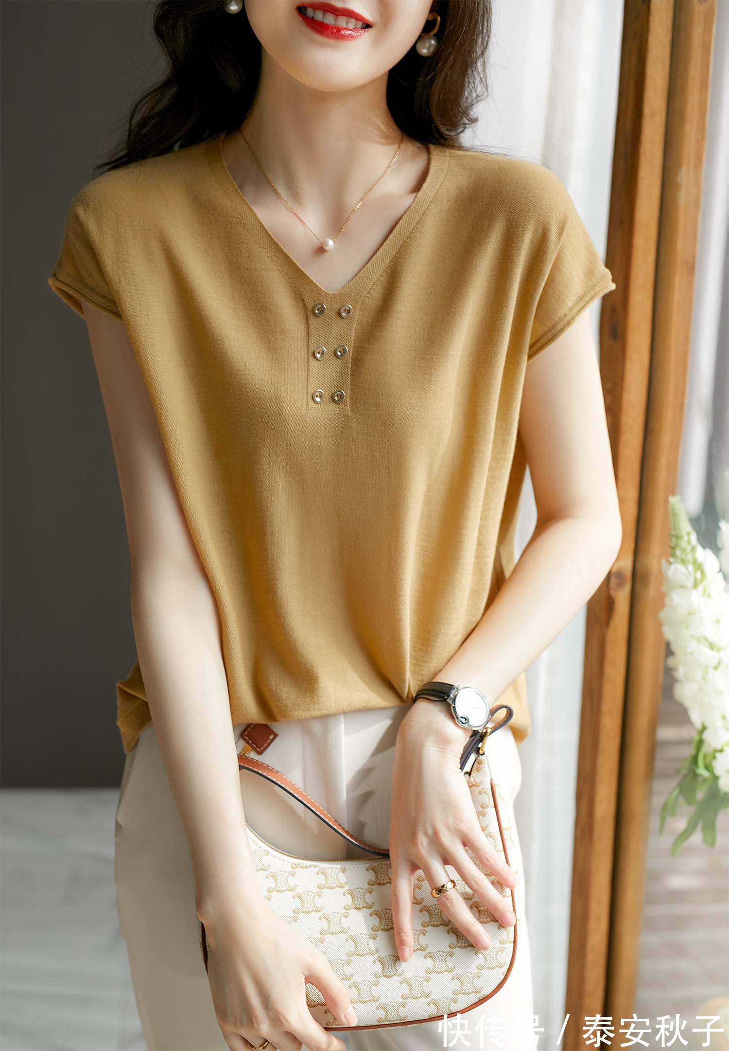 v领|夏日的“针织衫”怎么穿搭才显瘦?玩转轻薄衫,轻松美出新高度!