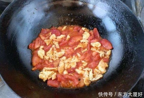 西红柿炒蛋时,直接炒是错的30年大厨教你这样做,实在太好吃了