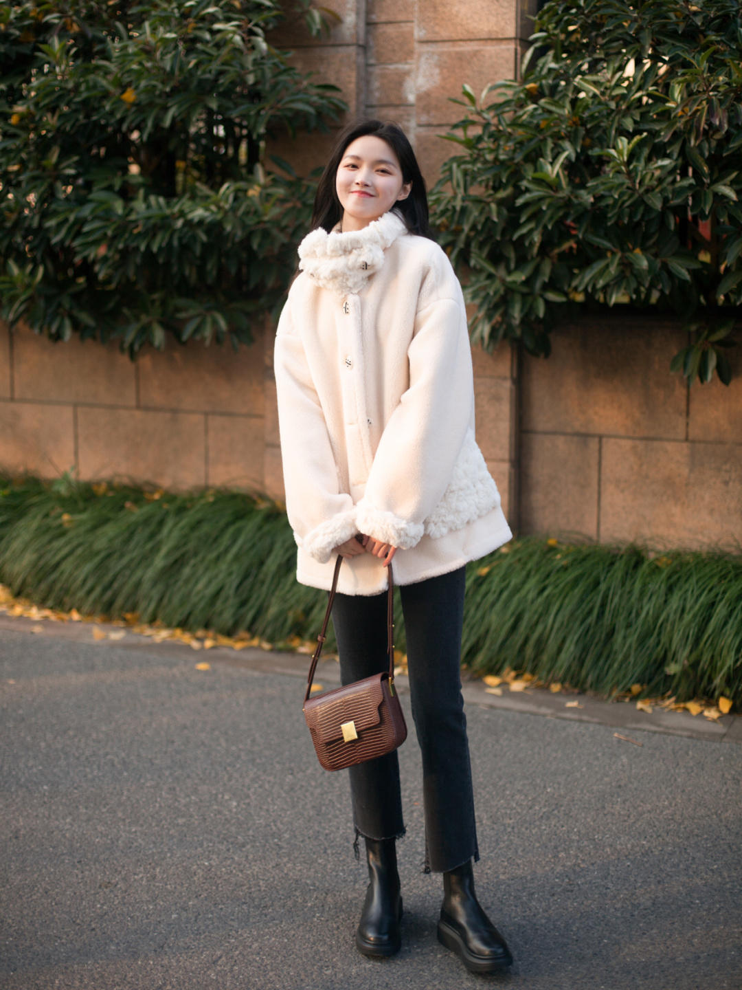 气质|女人少穿“大妈裤”,来看看4个实用九分裤搭配,演绎气质美