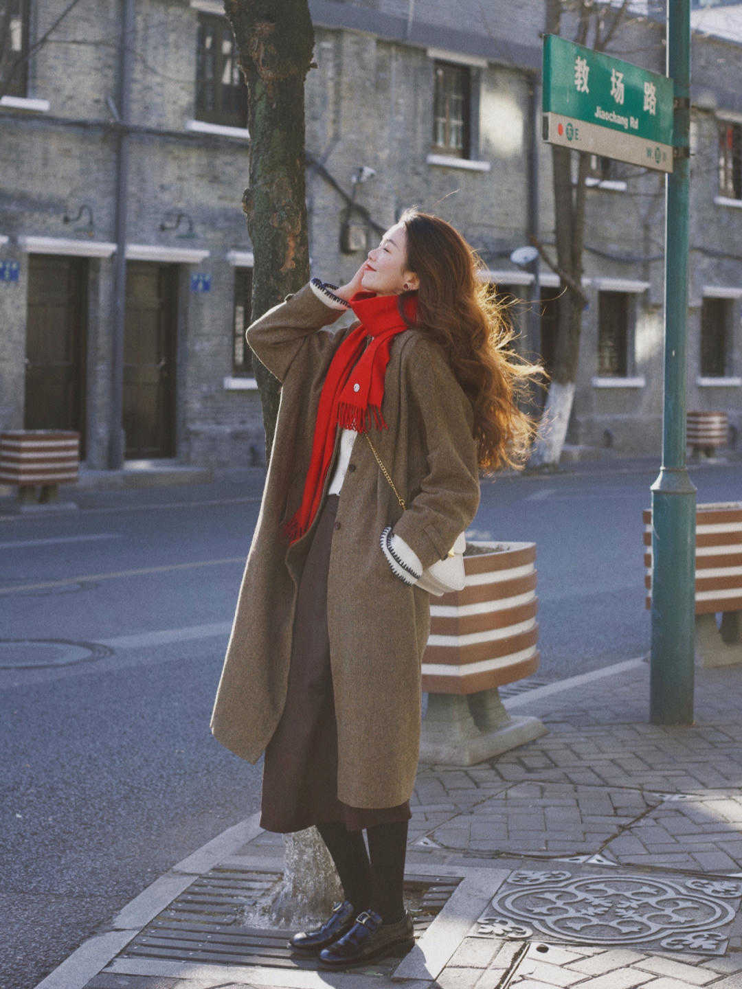 小脚踝 入冬以后,裙子依旧火热,寒冬如何穿裙子保暖?有气质又显瘦