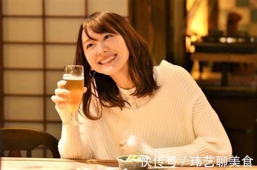 母乳|哺乳妈妈吃什么?饮食做到“5要4不要”,营养丰富,母乳才会足