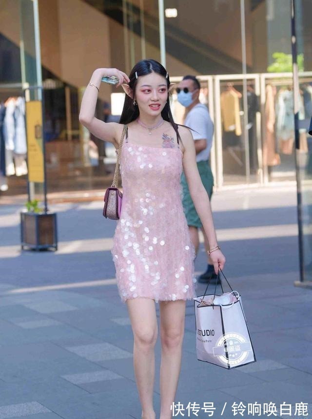 时尚 时尚俏皮的包臀裙穿搭凸显优雅态度,展现你的身材优势,时尚可爱!