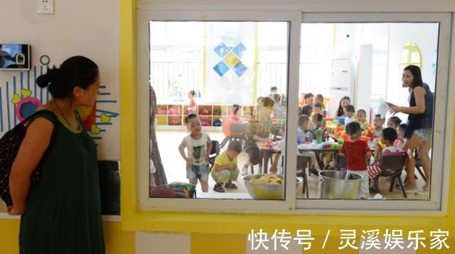 幼儿园|父母接娃放学,有几种行为挺掉价,还容易拉低老师对孩子的好感