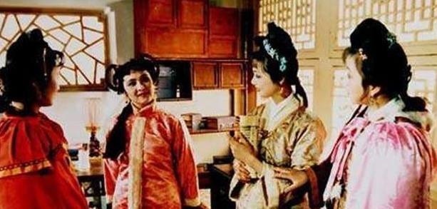 宝钗#红楼梦里,为何要安排一个貌似比黛玉还要优秀的薛宝琴出场