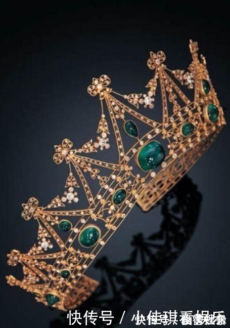 翡翠界$要想翡翠看起来高级,究竟是雕琢好还是不雕琢好呢?