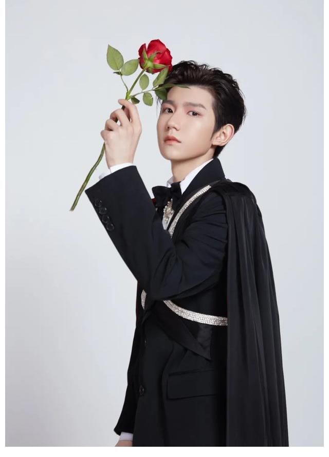 社交|王源愛奇異劇本鯊，引領“劇本殺社交”時尚新潮流