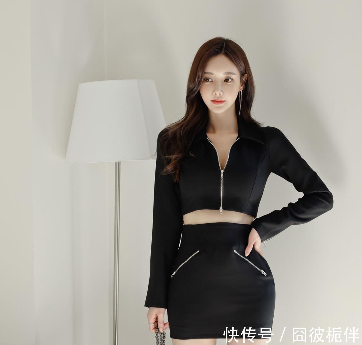 炫黑长袖小开衫,搭配高腰修身包臀裙,展现孙允珠不一般的魅力