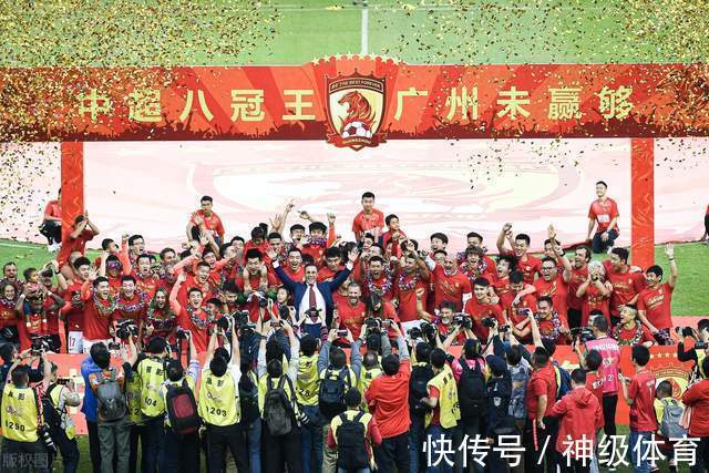 恒大足校|争议!恒大60万顶薪再开中超先河,名记:若全国推广将没孩子踢球