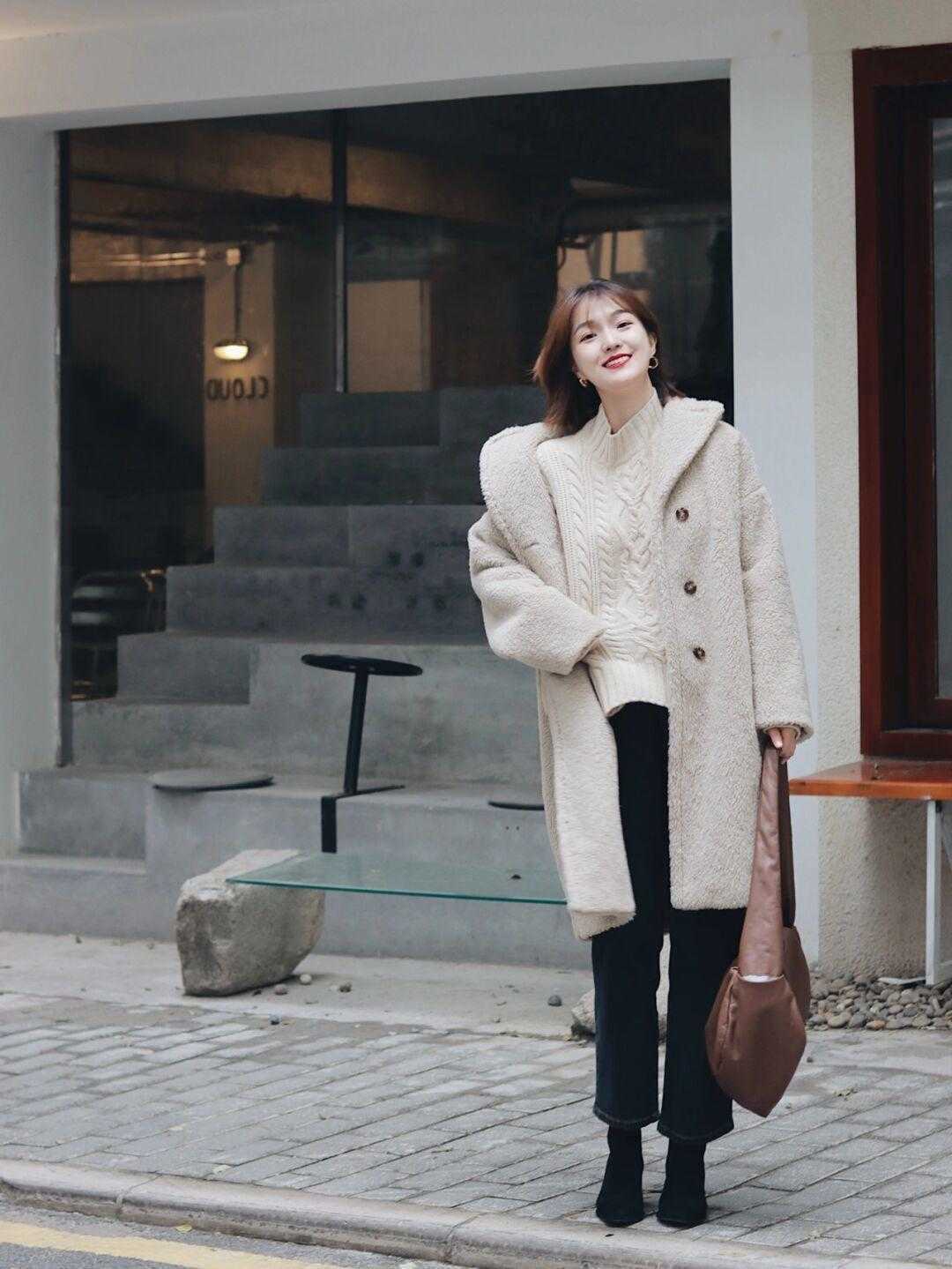 减龄 冬天造型不全是沉闷的!学会“上浅下深”的穿法,明艳又减龄