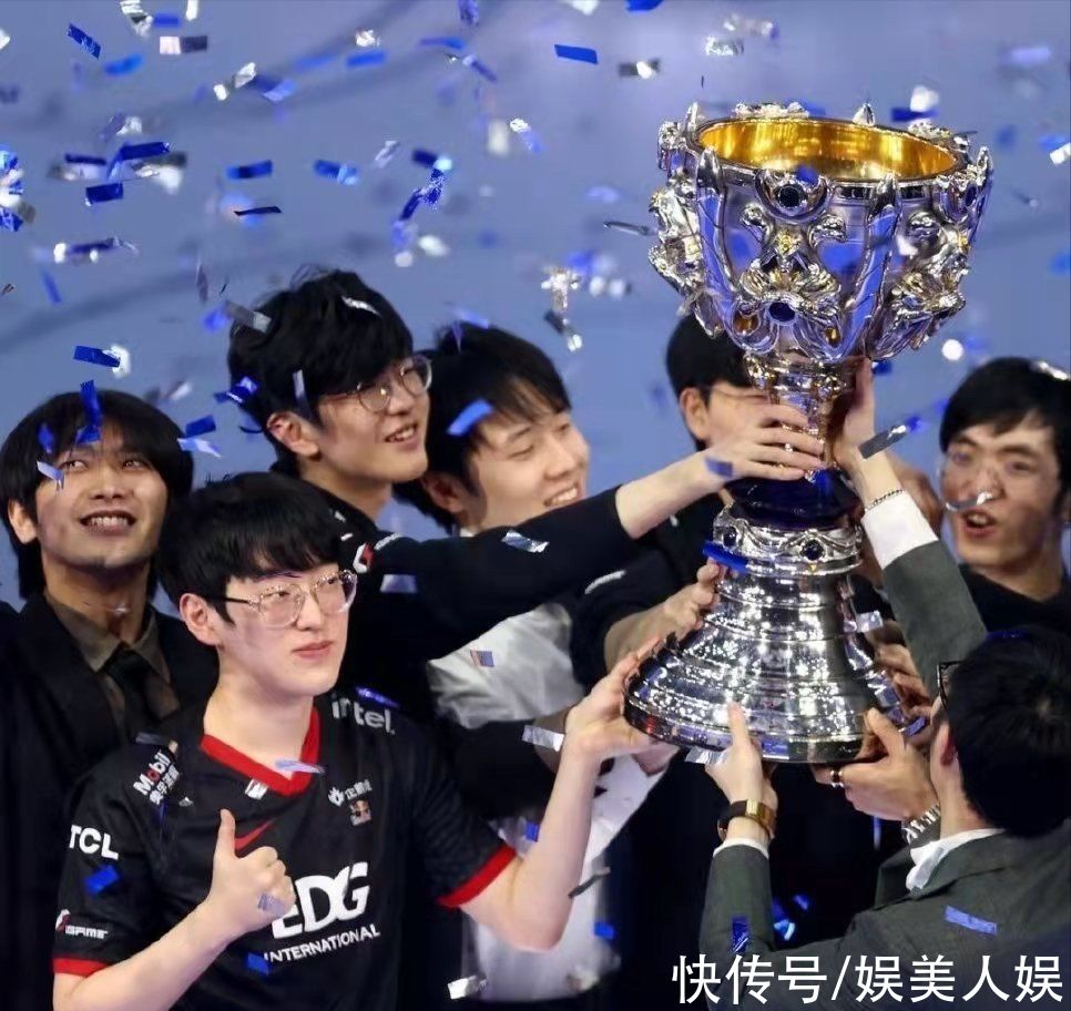 EDG夺冠，明星纷纷激动祝福，罗云熙激动到破音，王一博却被骂