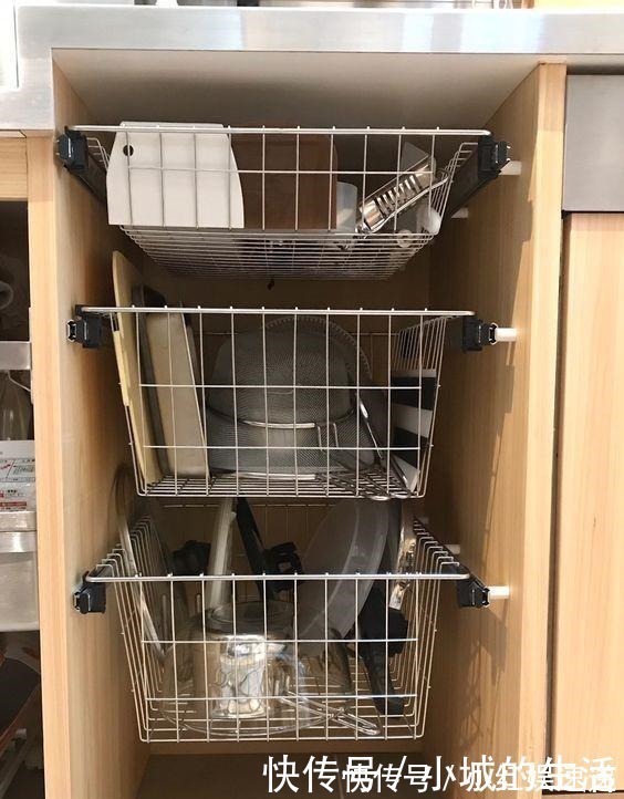 沥水架|我错了，厨房不该一个劲打柜子！地柜空1格装沥水架，省钱又好用！