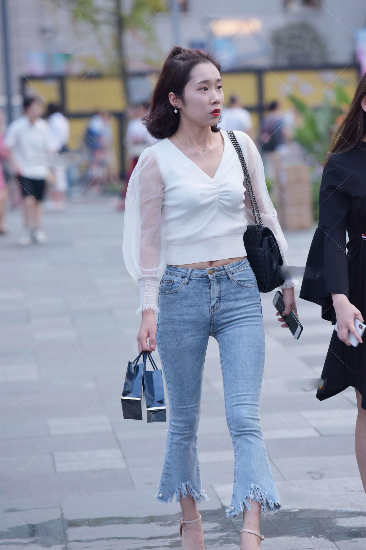 衣服|白色网纱衣服穿上很仙气, 搭配流苏设计的裤子, 看起来仙气飘飘