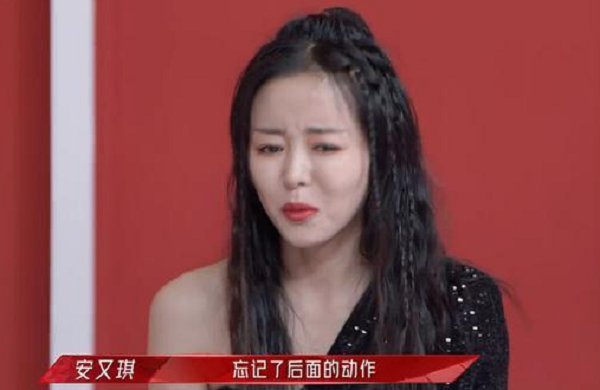 曾经的超女冠军，如今为生活到小县城商演，她到底经历了什么？