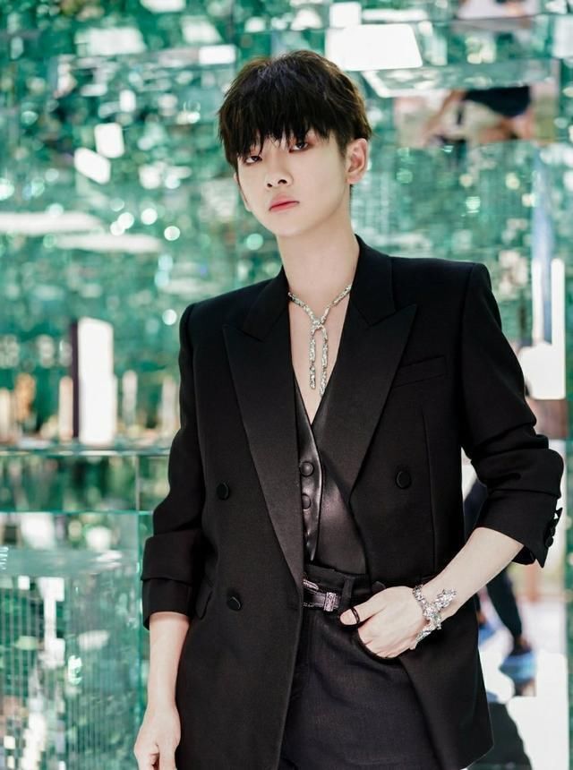 肖战陈飞宇周震南综艺官宣，肖战久违的综艺走潮流路线，他可以吗