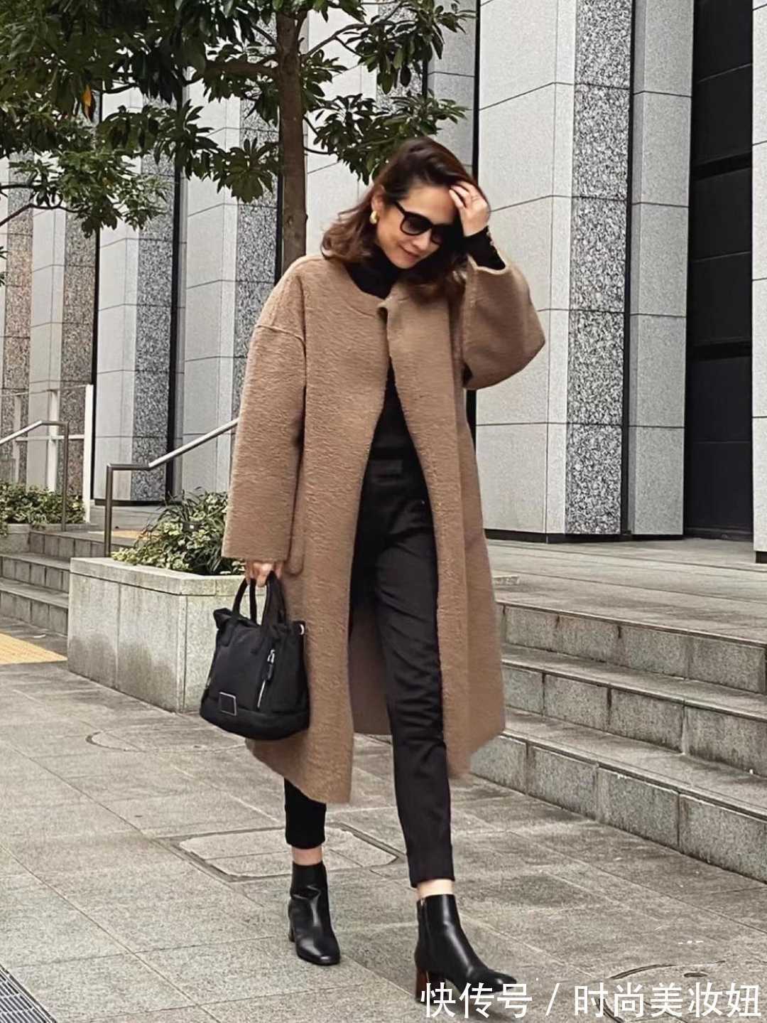 优雅|40岁之后要会优雅穿搭,看她的搭配简洁高级,中年女人学一学