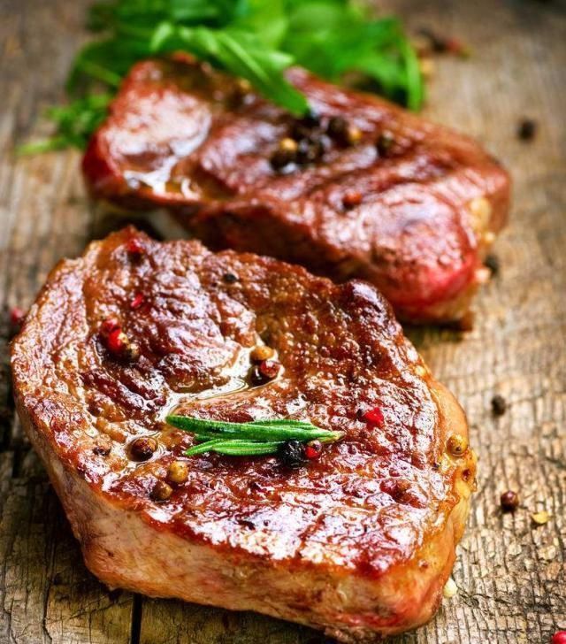 图片来源于网络|为什么吃自助餐,有些店会先上一份牛排服务员都是套路