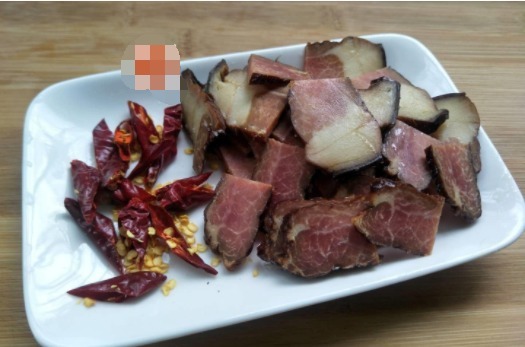 饭店最火的家常菜,10块钱不到,两三下就炒好,家人吃过都说好!