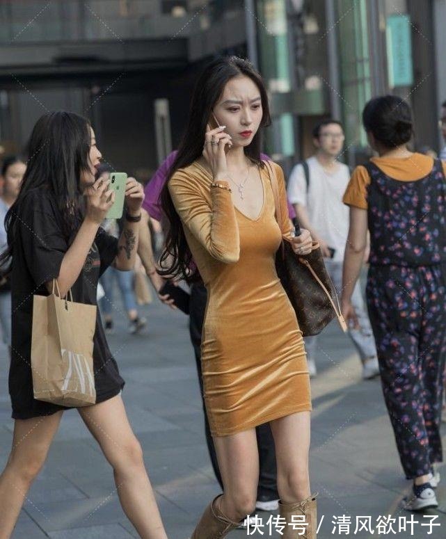 大长靴|橙色V领修身裙搭配大长靴，优雅大方，气质出众