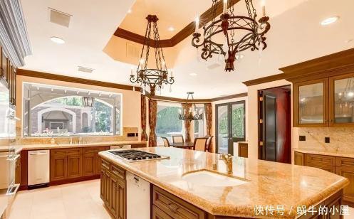 气派 带你参观董卿在国外的家,光卫生间就有十个,院子还设立露天厨房