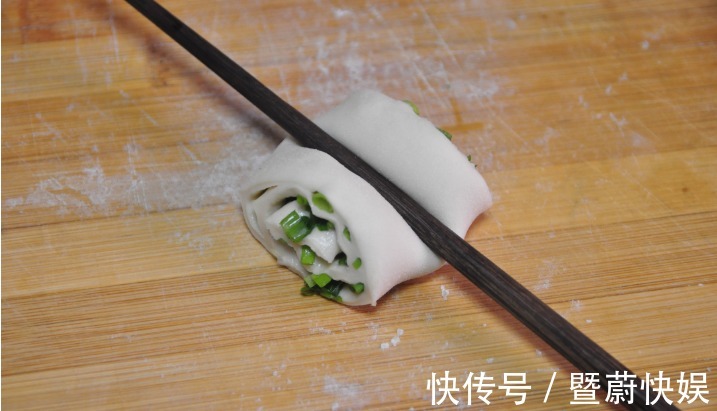 柔软|春天，花10分钟做一笼葱花卷，咸香柔软，好看又好吃