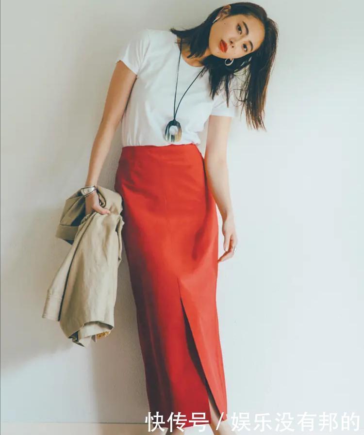 直筒|40岁女人的成熟感穿搭,当属“T恤+直筒裙”,优雅减龄又显气质