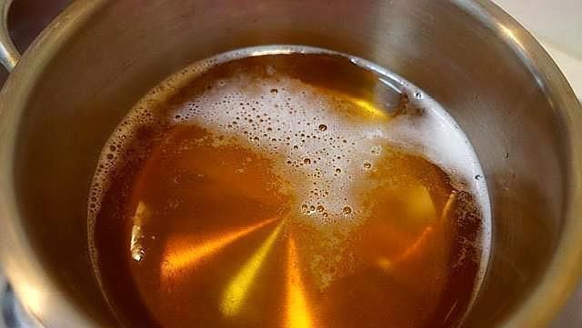 淘米水|养花土“板结”,2种“水水”浇盆里,土壤疏松透气像“面包”