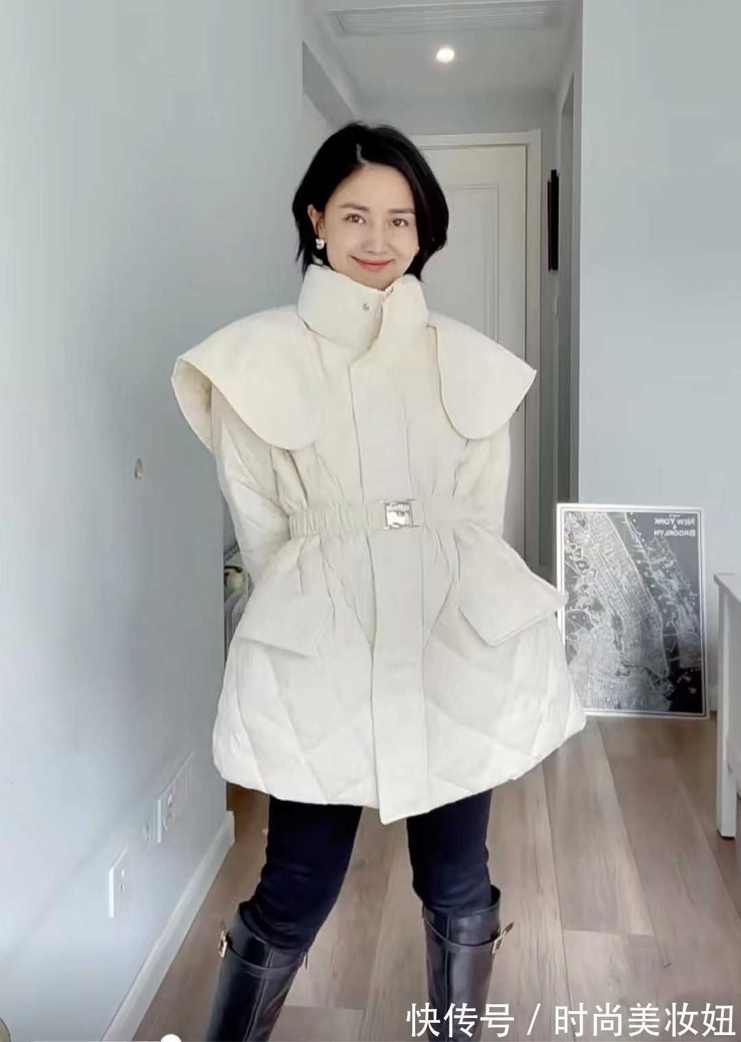 马丁靴 冬季还是“羽绒服”实穿,教你4种搭配思路,不仅保暖还显腿长