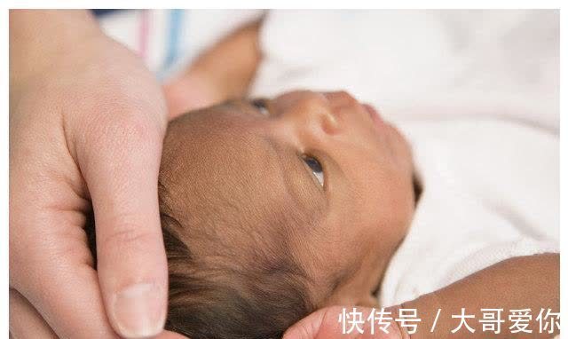 卫生|月子期间，一个天天洗澡，一个出了月子才洗，半年后差距逐渐显现