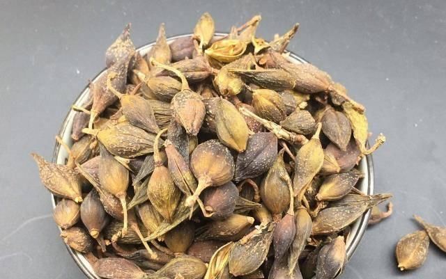 尿酸高的人,生活中盡量多吃4種食物,或助你排出尿酸