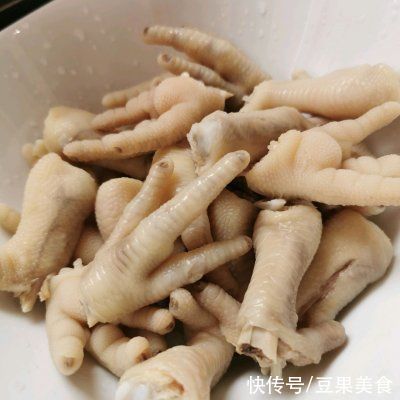 老干妈酱|冬天的的味道，香辣凤爪煲不用烤箱照样能做