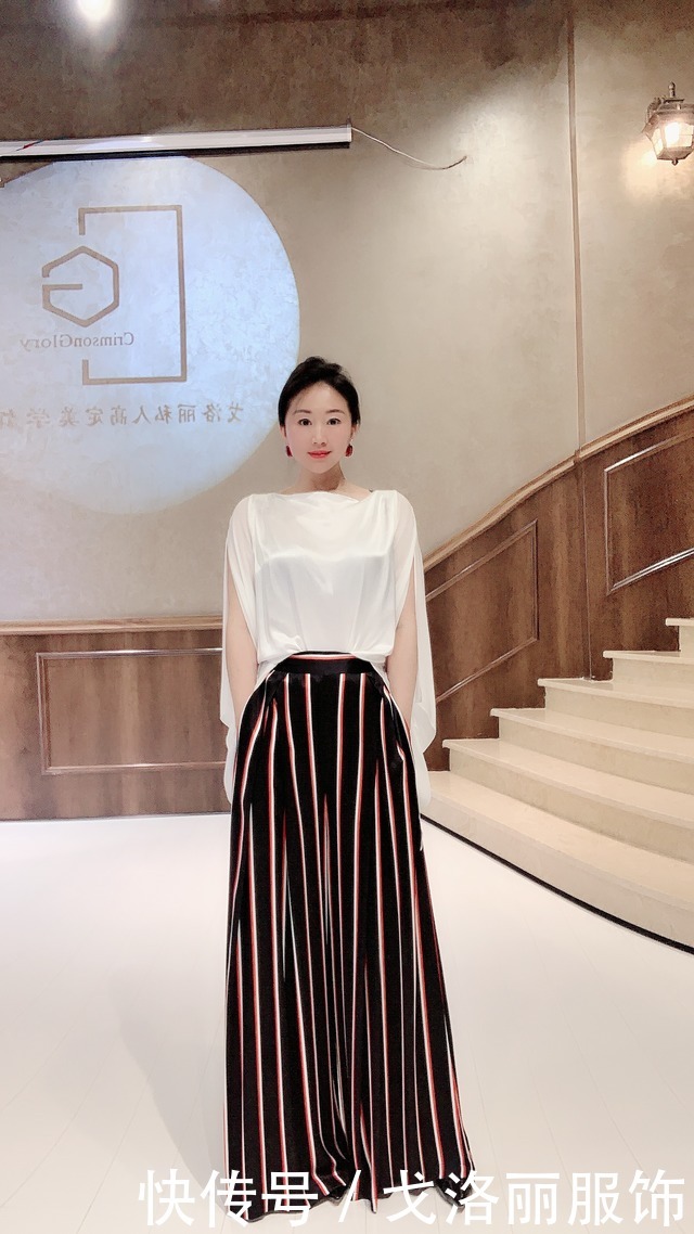 戈洛丽为你分享夏季服饰搭配,别关注意小短裙小短裤了,夏季防晒很重要